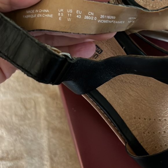 Clark’s black wedge sandal 11 wide brand new no box - Picture 5 of 5
